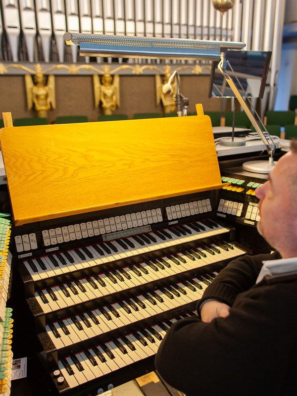 Minun paikkani: Urkujen ääressä