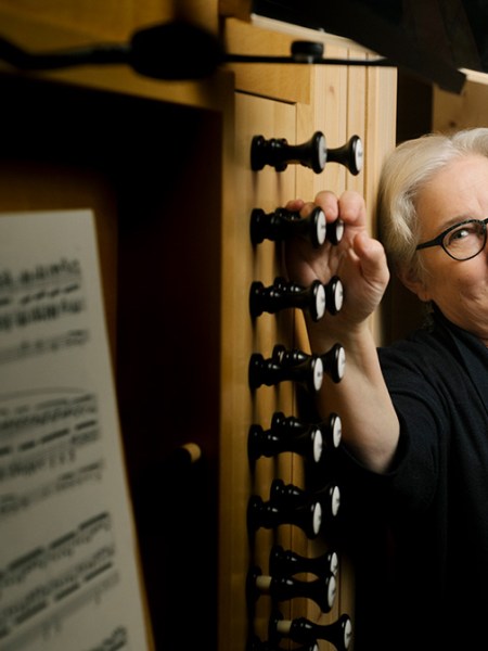 Vuoden kanttori Kaisu Rauhamaa: Lähiökanttorin unessa virsitaulussa on tyhjä rivi