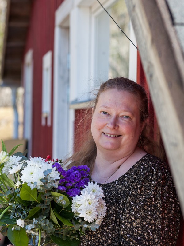 Hän: Askel-lehden toimitussihteeri Emilia Karhu harrastaa Körttiradiota