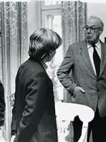 Vesa Hirvonen tutkii arkkipiispa Martti Simojoen etiikkaa: Raamatun vai järjen mukaan?